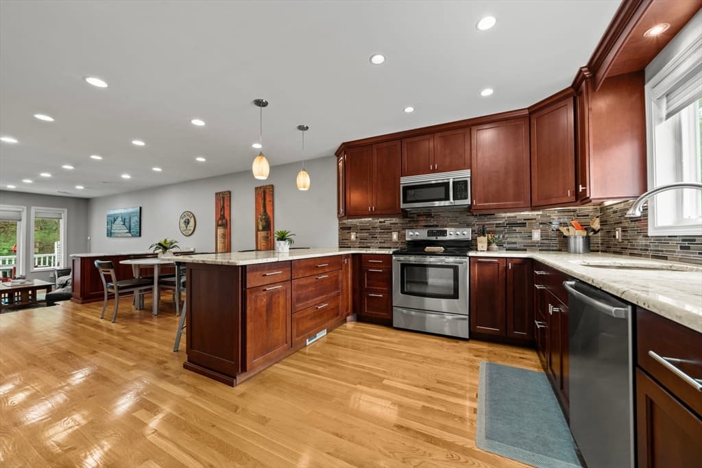 703 Sherwood Forest Ln # 703, Saugus MA 01906 photo 3