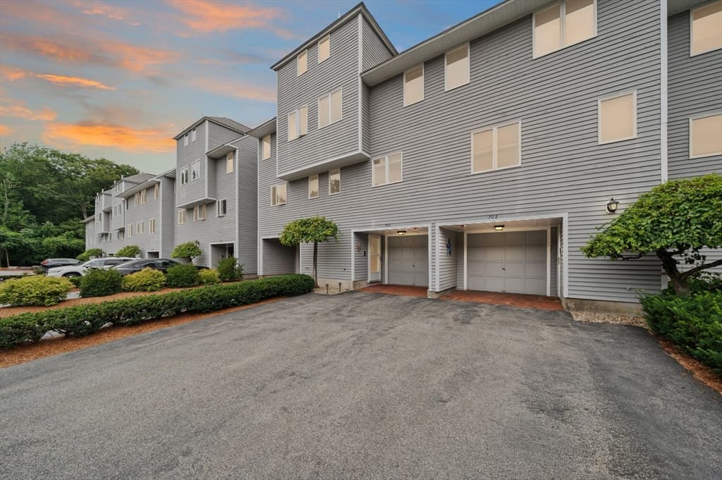 703 Sherwood Forest Ln # 703, Saugus MA 01906