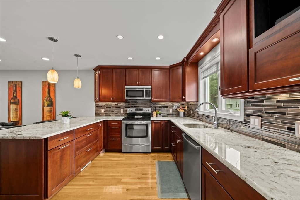 703 Sherwood Forest Ln # 703, Saugus MA 01906 photo 4
