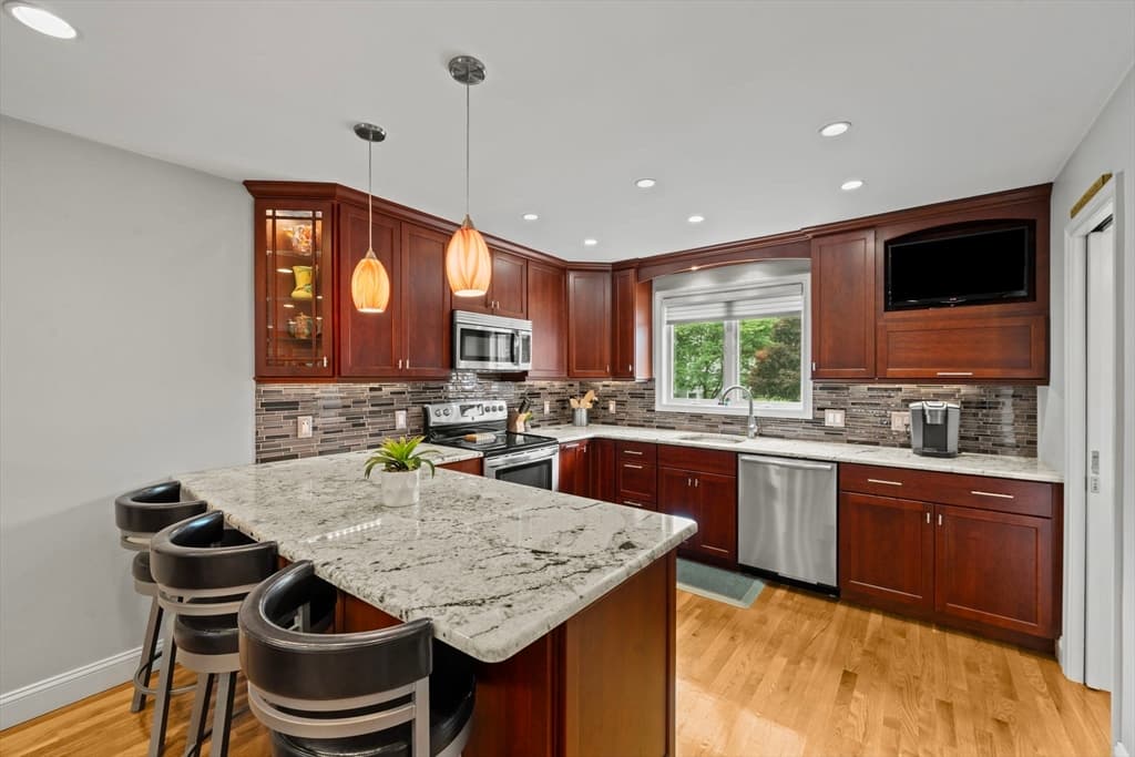 703 Sherwood Forest Ln # 703, Saugus MA 01906 photo 8