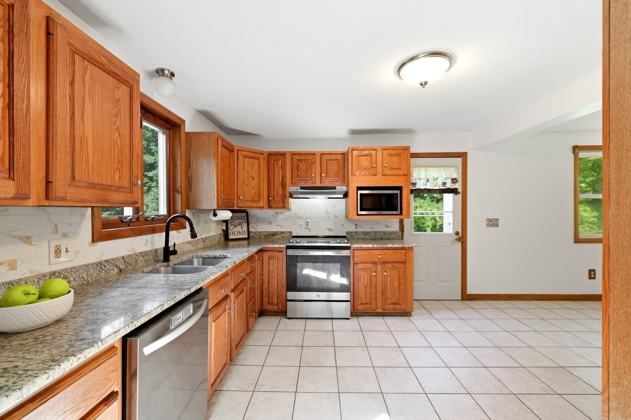 Single Family Residence at 705 General Knox Rd, Russell MA 01071, photo 6 of 42