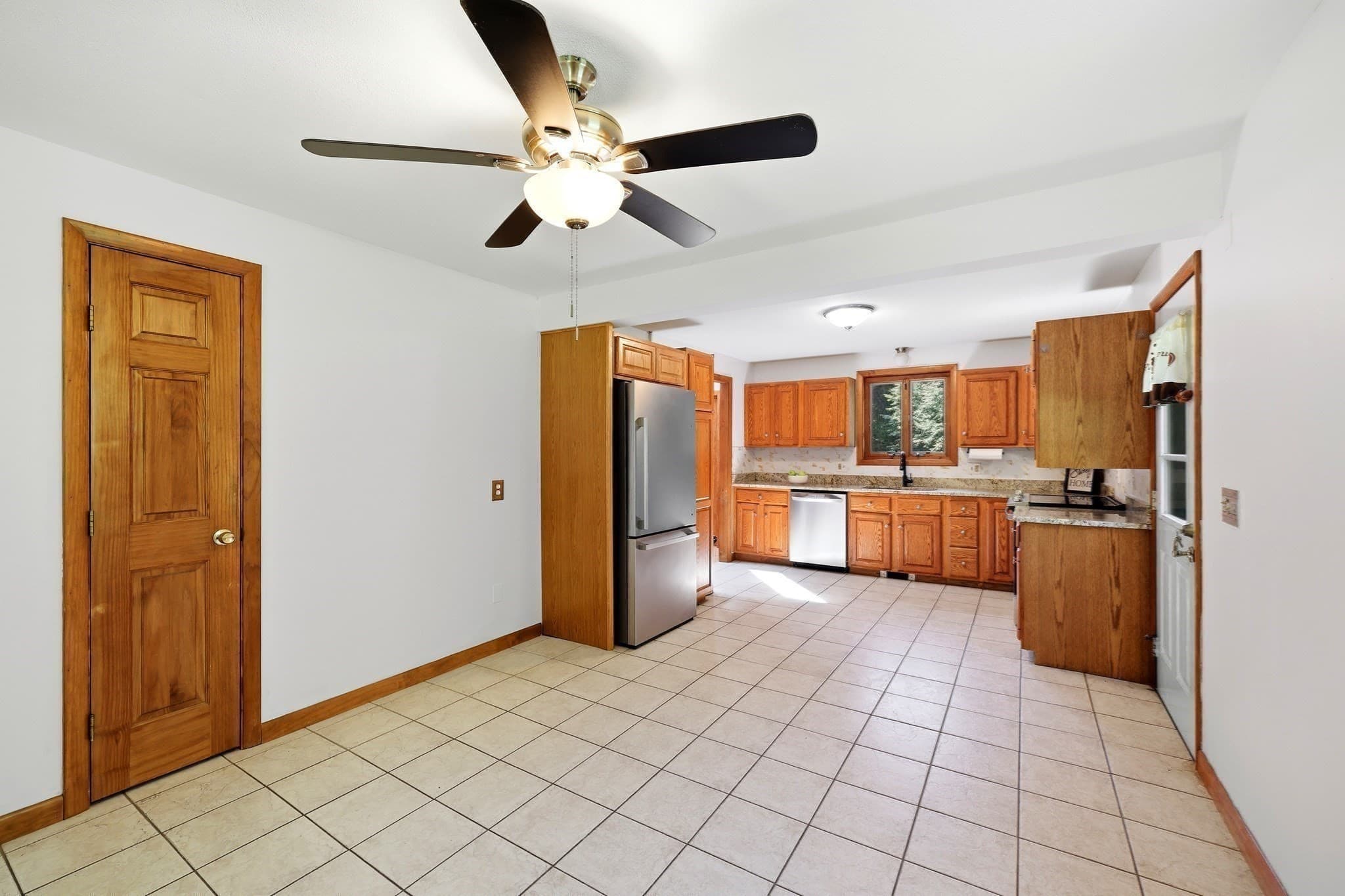 Single Family Residence at 705 General Knox Rd, Russell MA 01071, photo 8 of 42