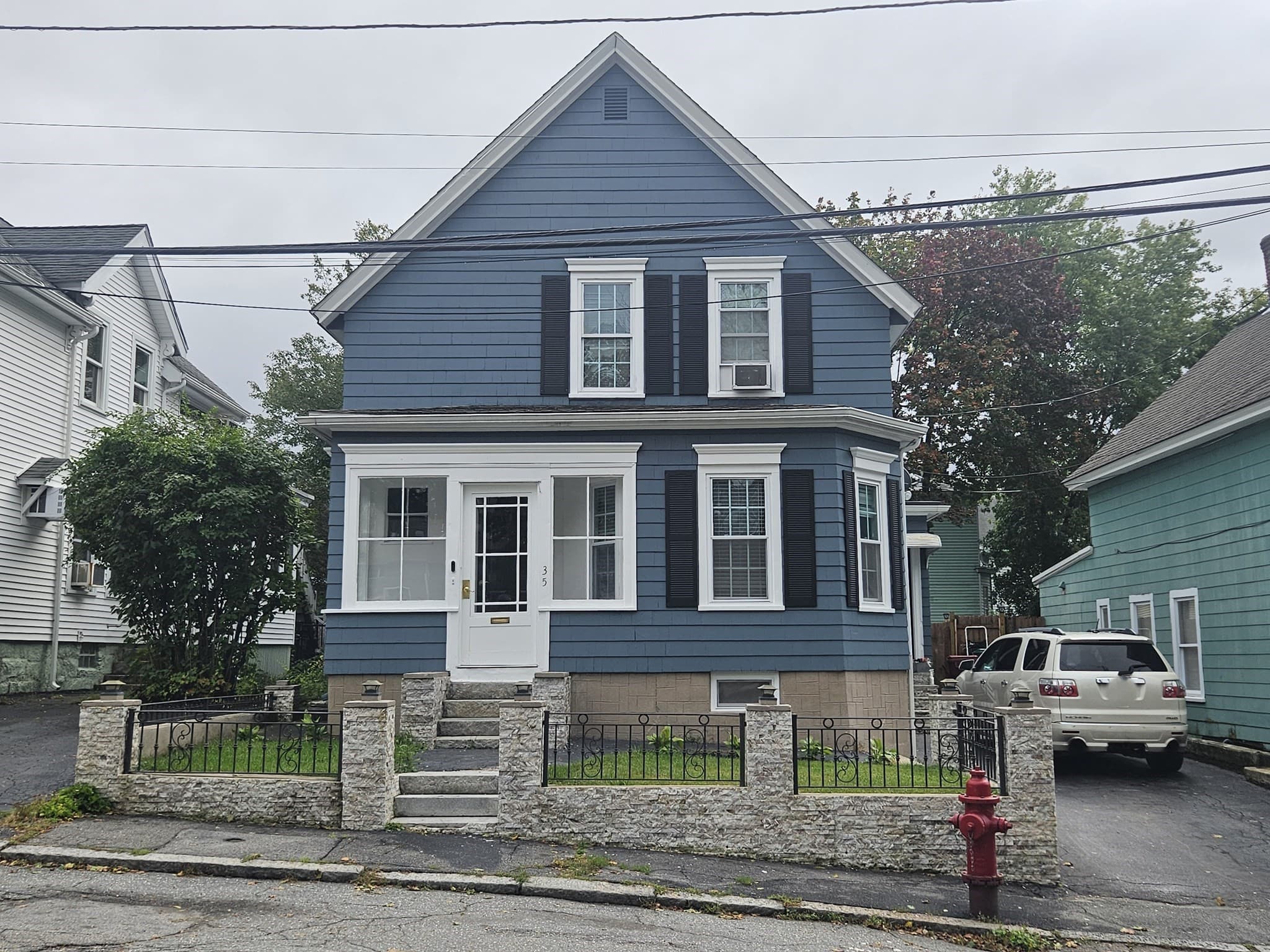 Single Family Residence at 35 Farmland Rd, Lowell MA 01850, photo 2 of 36