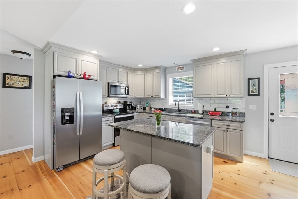 32 Nelson St, Warren MA 01083 photo 4