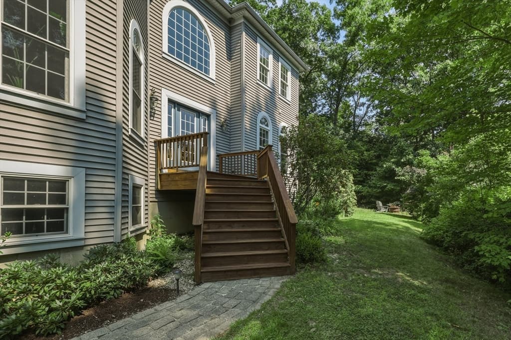 160 E Leverett Rd, Amherst MA 01002 photo 2
