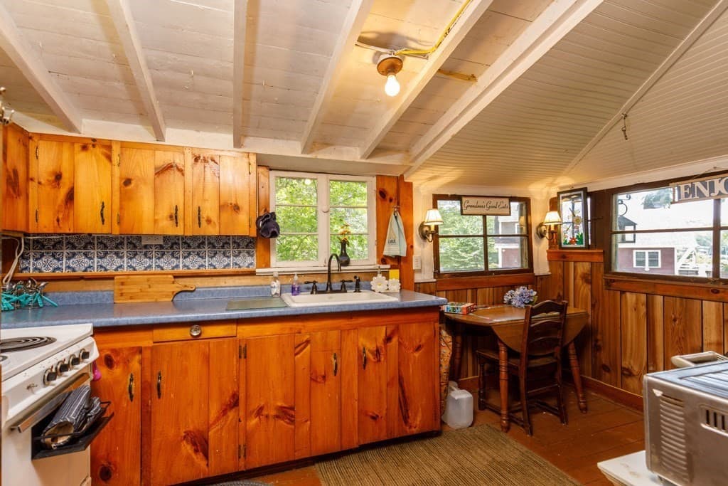 Single Family Residence at 12 King Road, Phillipston MA 01331, photo 2 of 22