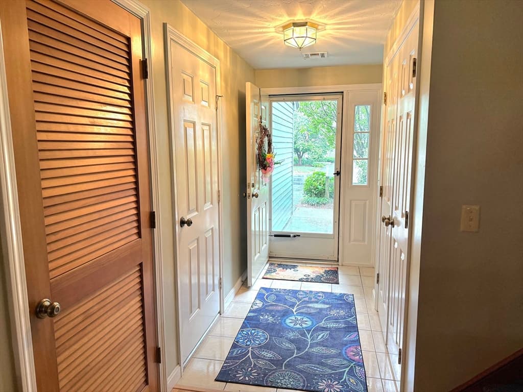 401 Ridgefield Cir # 401D, Clinton MA 01510 photo 3