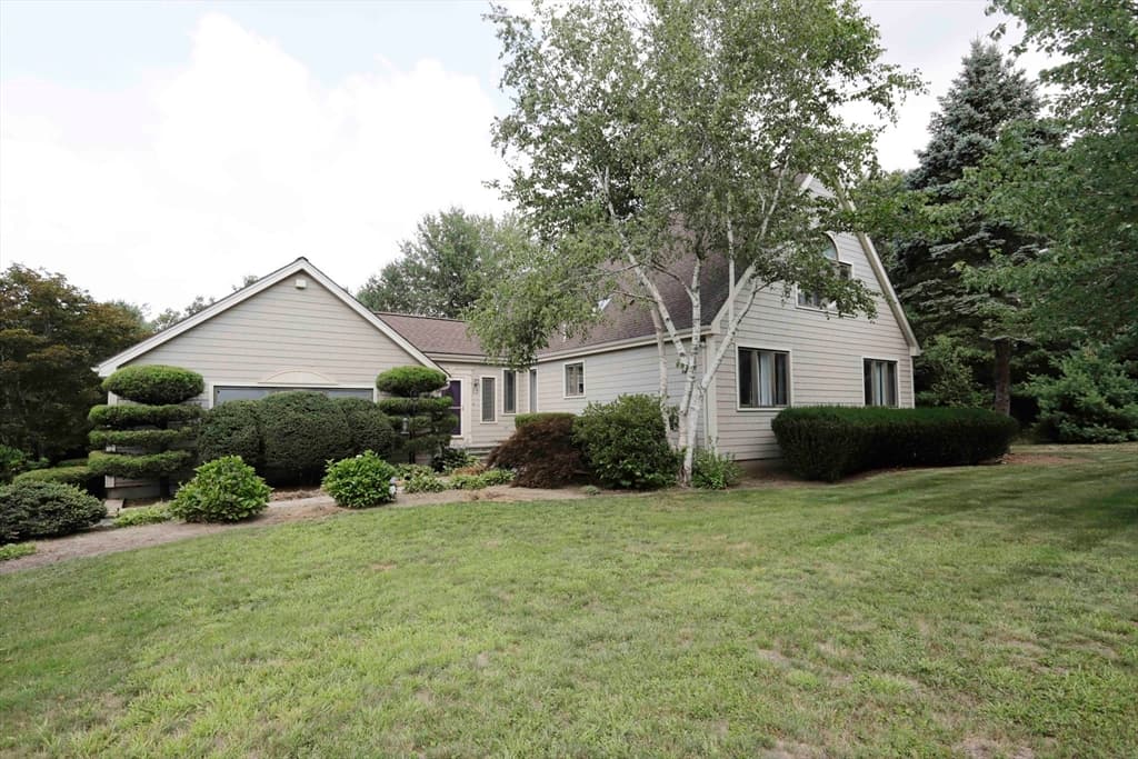 12 Amanda Rd, Freetown MA 02702