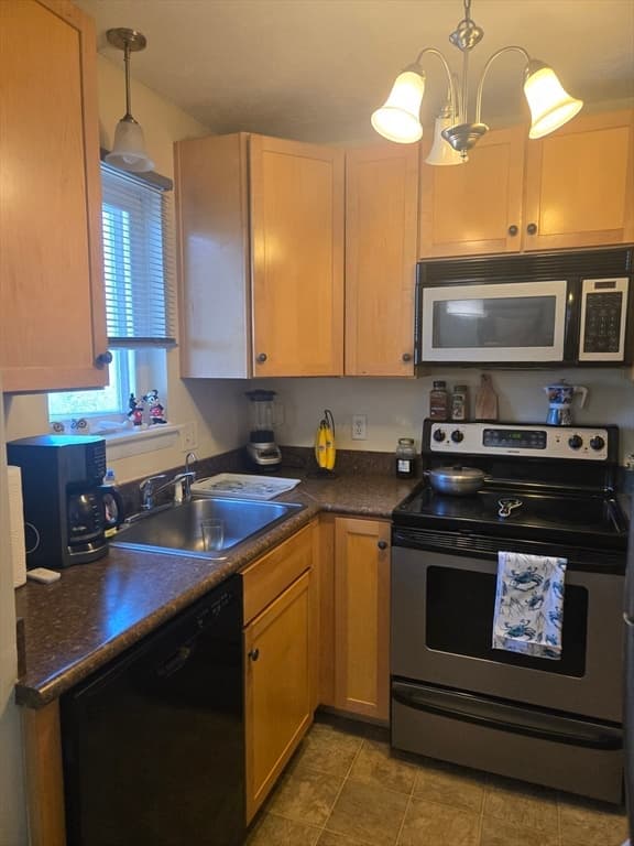 40 Saint Kolbe Dr # C, Holyoke MA 01040 photo 3