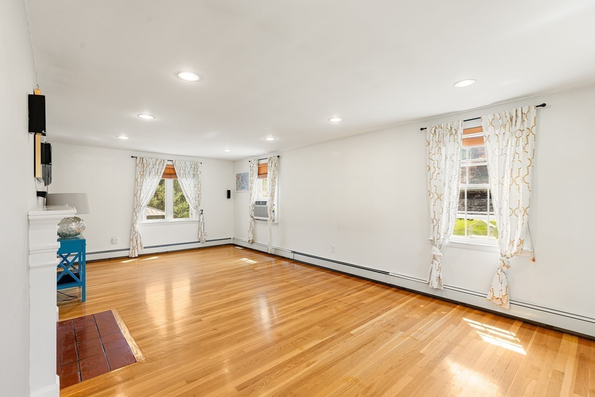 Single Family Residence at 67 Maple St, Wenham MA 01984, photo 7 of 38