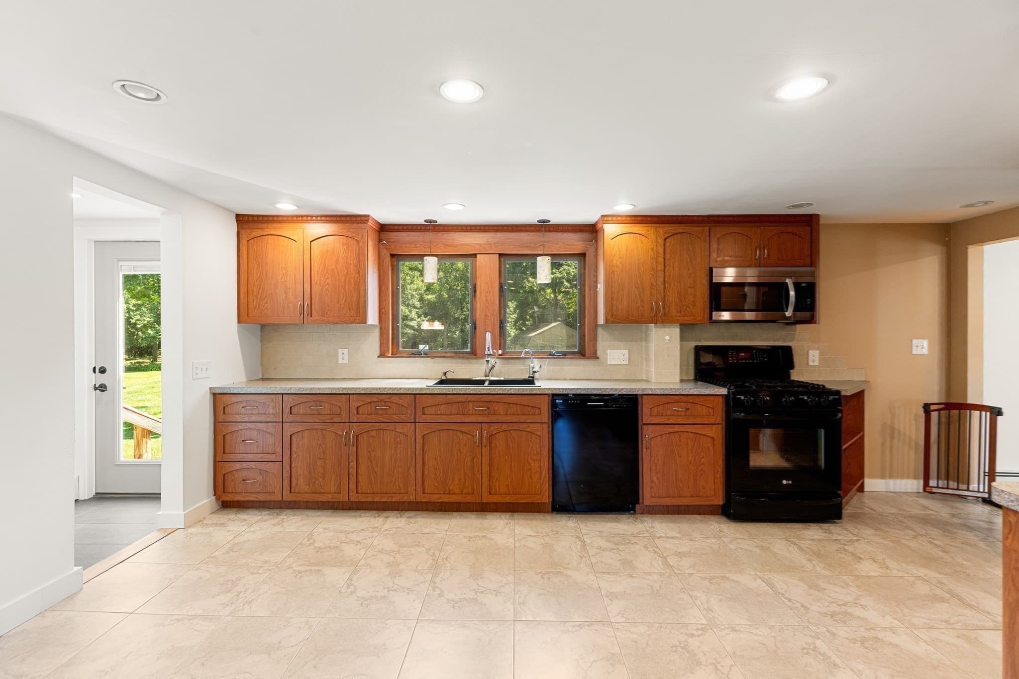 Single Family Residence at 67 Maple St, Wenham MA 01984, photo 10 of 38