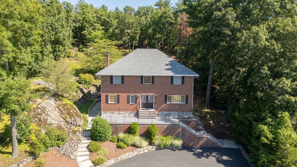 12 Parkway Dr, Saugus MA 01906 photo 2