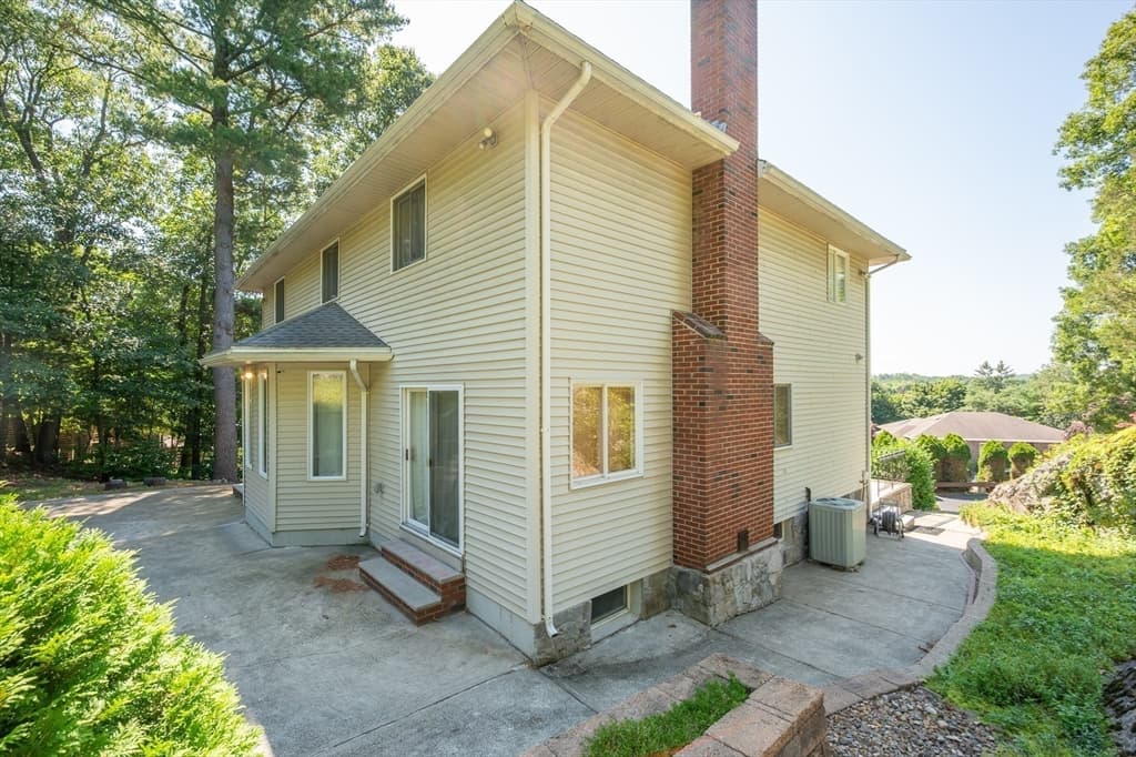 12 Parkway Dr, Saugus MA 01906 photo 6