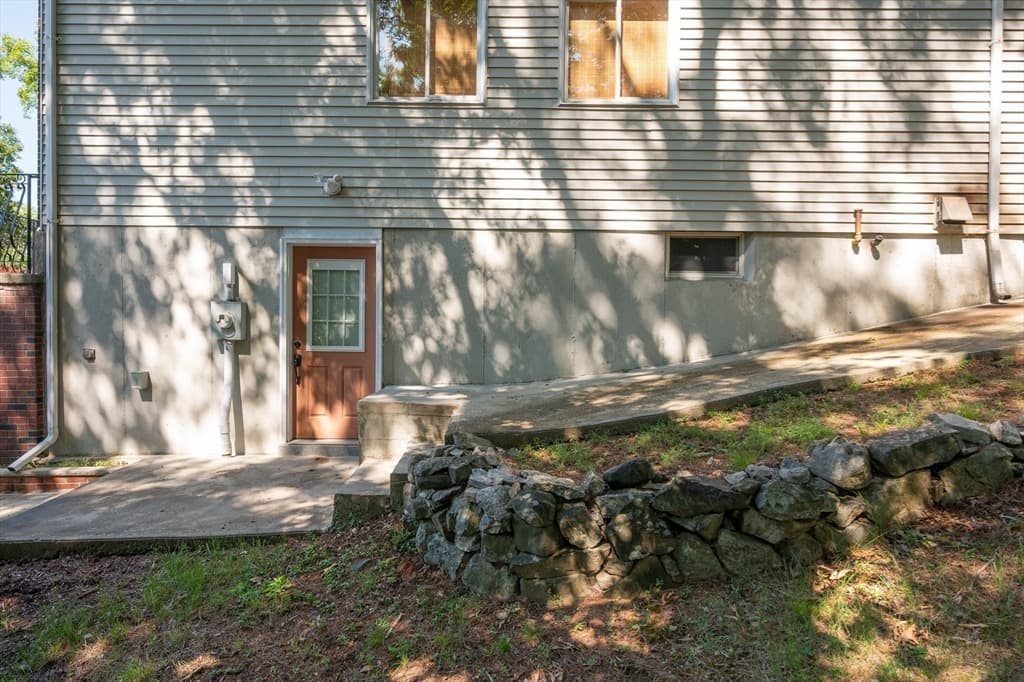 12 Parkway Dr, Saugus MA 01906 photo 7