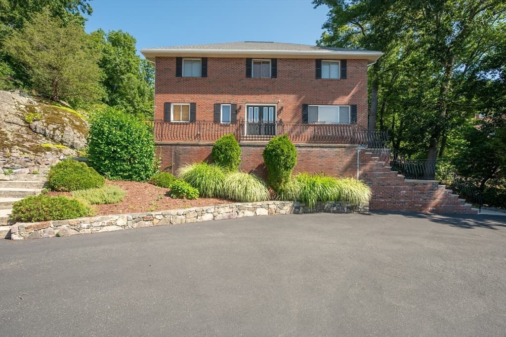 12 Parkway Dr, Saugus MA 01906 photo 3