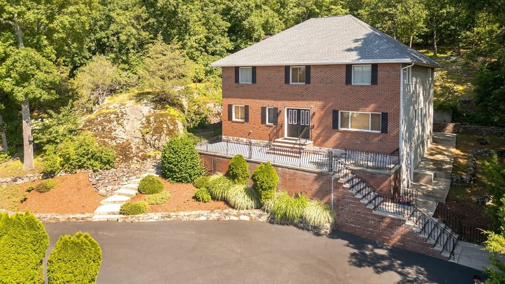 12 Parkway Dr, Saugus MA 01906