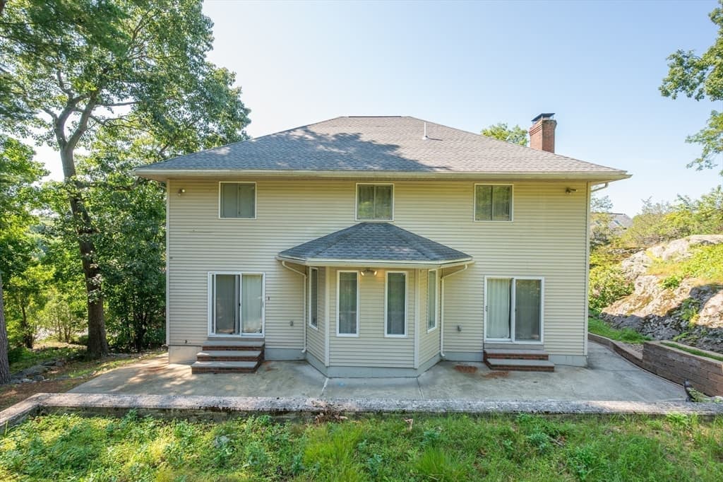12 Parkway Dr, Saugus MA 01906 photo 4