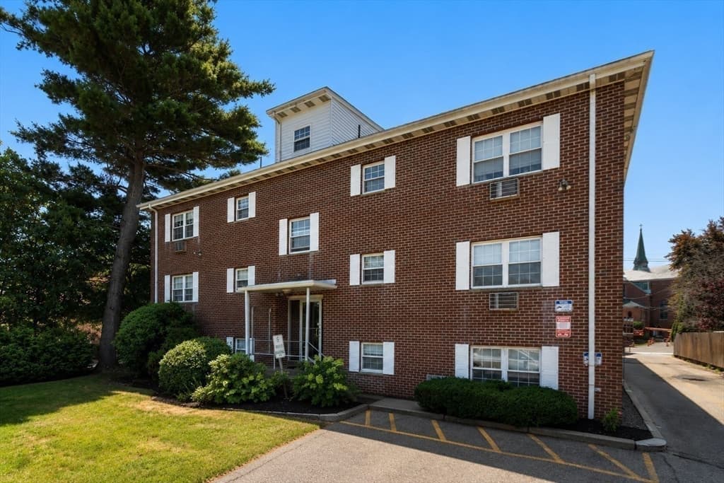 Condominium at 31 Pond St # 22, Waltham MA 02451, Waltham, photo 17 of 30