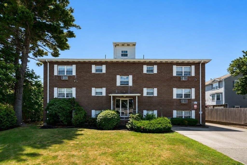 Condominium at 31 Pond St # 22, Waltham MA 02451, Waltham, photo 16 of 30