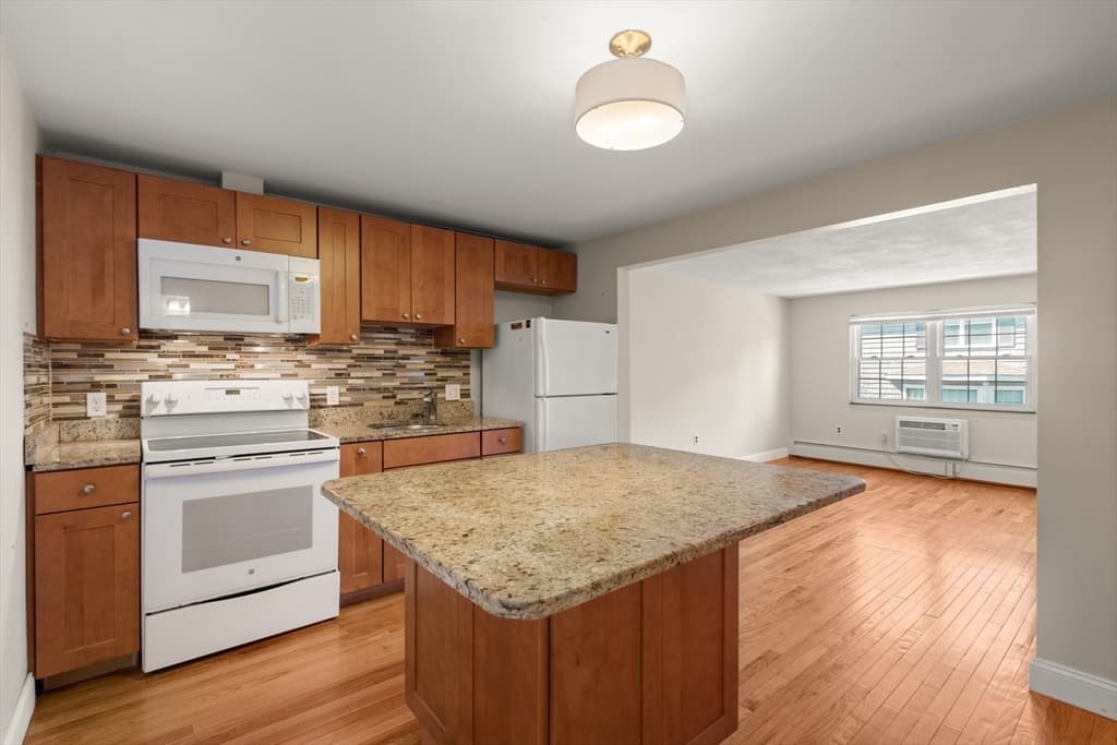 Condominium at 31 Pond St # 22, Waltham MA 02451, Waltham, photo 7 of 30