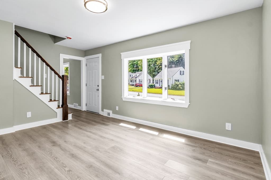 16 Beaconsfield Street, Lawrence MA 01843 photo 2