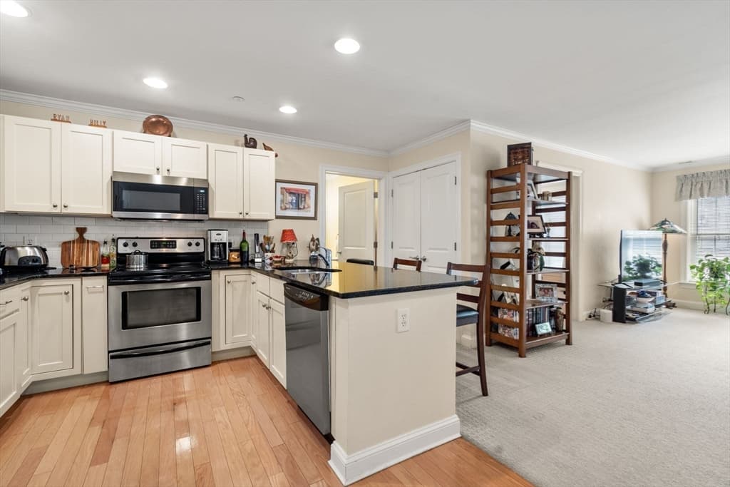 8 Crowninshield St # 212, Peabody MA 01960 photo 4