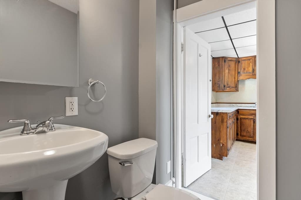155 Pond St, Leominster MA 01453 photo 42