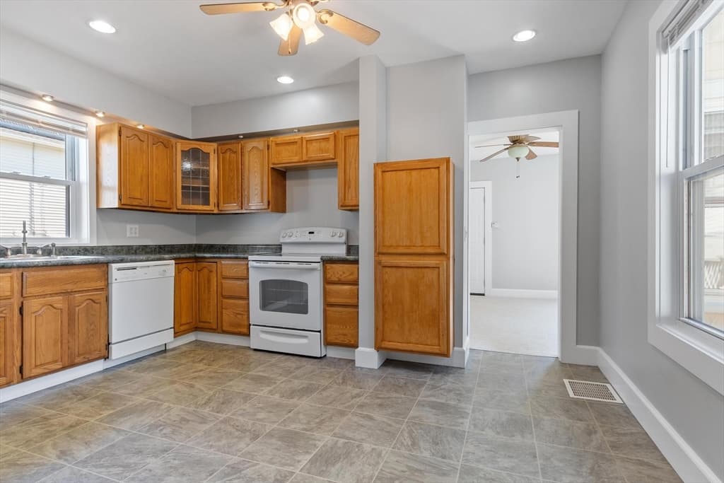 155 Pond St, Leominster MA 01453 photo 12