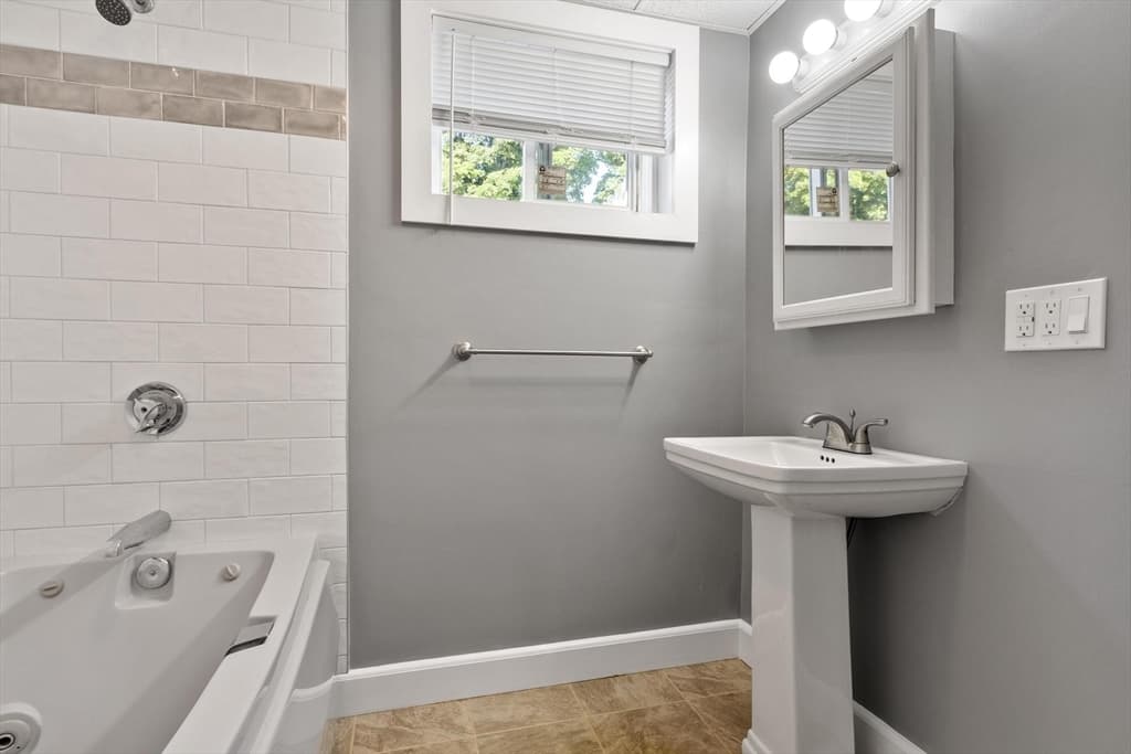 155 Pond St, Leominster MA 01453 photo 20