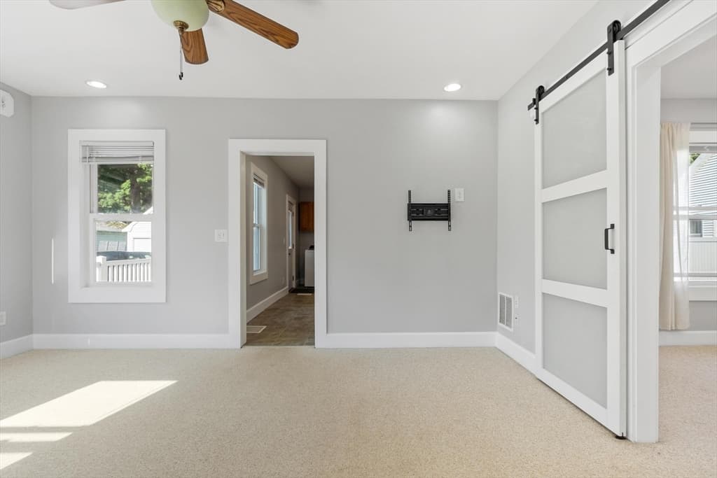155 Pond St, Leominster MA 01453 photo 8