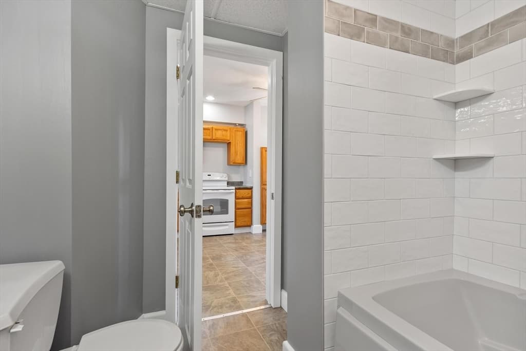 155 Pond St, Leominster MA 01453 photo 21