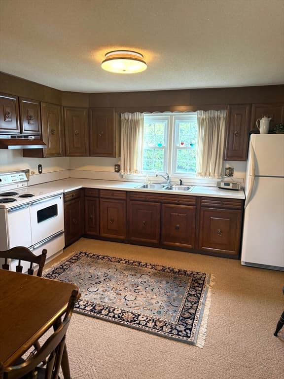 6 Gross Ln, Easthampton MA 01027 photo 6