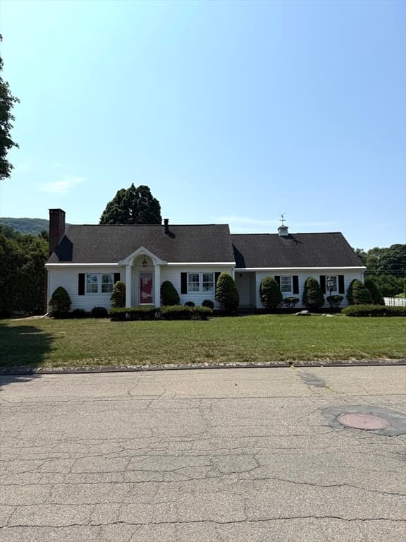 6 Gross Ln, Easthampton MA 01027