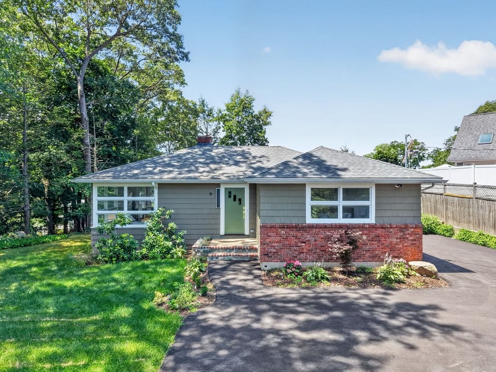 8 Everett St, Wakefield MA 01880