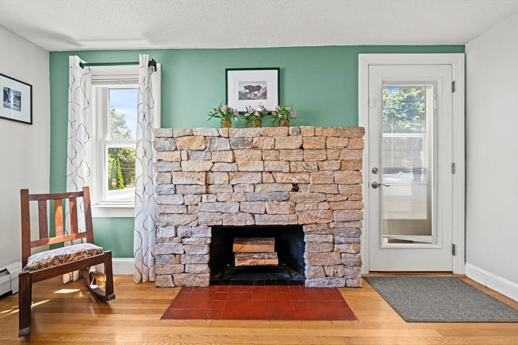 Single Family Residence at 1 Brook Rd, Woburn MA 01801, Woburn, photo 13 of 37