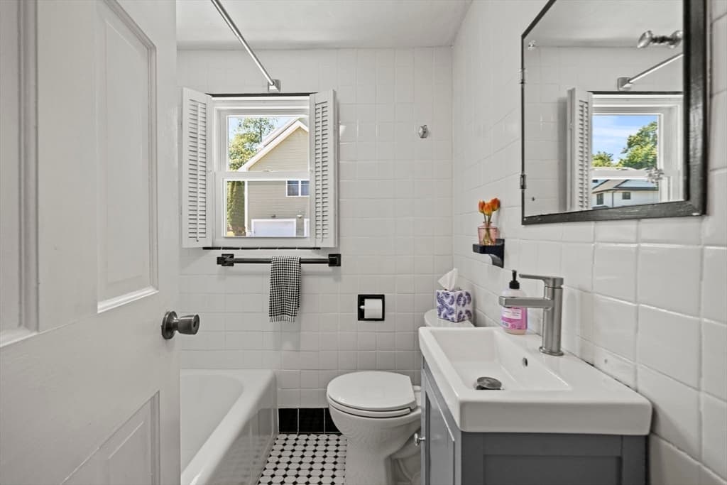 Single Family Residence at 1 Brook Rd, Woburn MA 01801, Woburn, photo 16 of 37