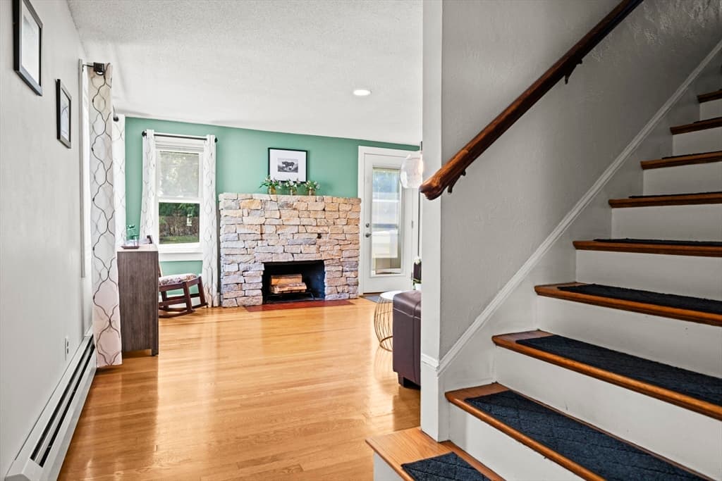 Single Family Residence at 1 Brook Rd, Woburn MA 01801, Woburn, photo 12 of 37