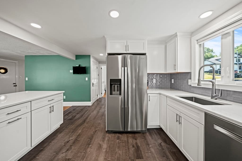 Single Family Residence at 1 Brook Rd, Woburn MA 01801, Woburn, photo 7 of 37