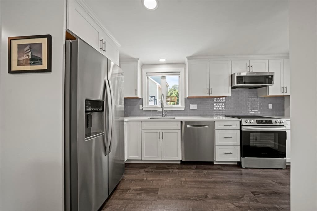 Single Family Residence at 1 Brook Rd, Woburn MA 01801, Woburn, photo 5 of 37