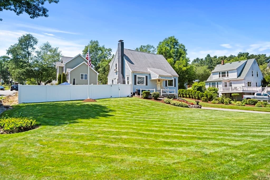 Single Family Residence at 1 Brook Rd, Woburn MA 01801, Woburn, photo 4 of 37