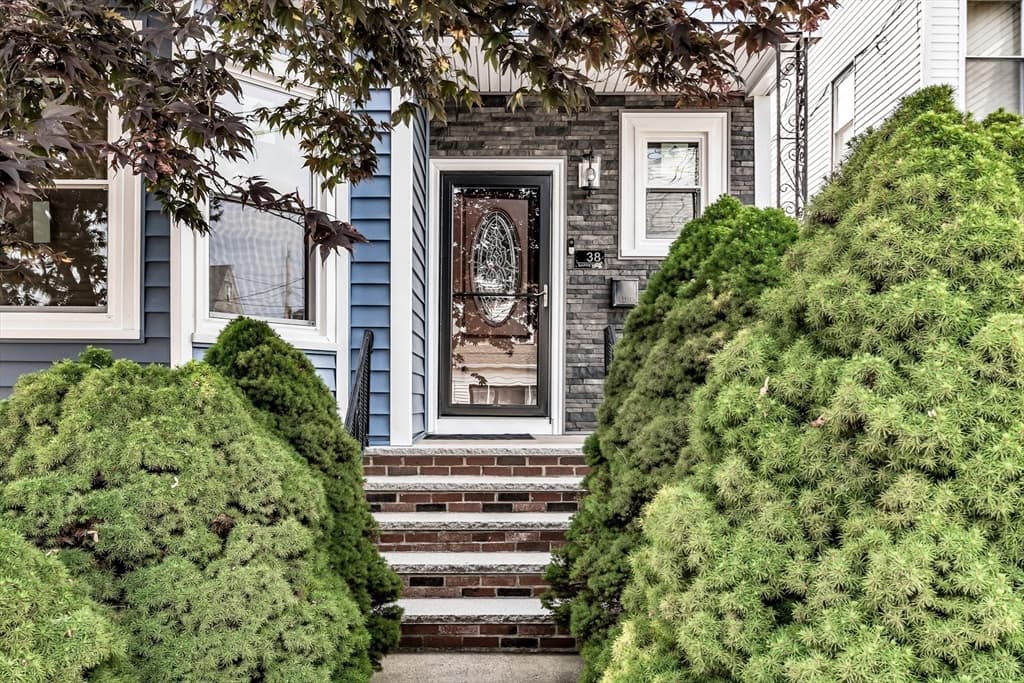 38 Barrett St, Revere MA 02151 photo 2
