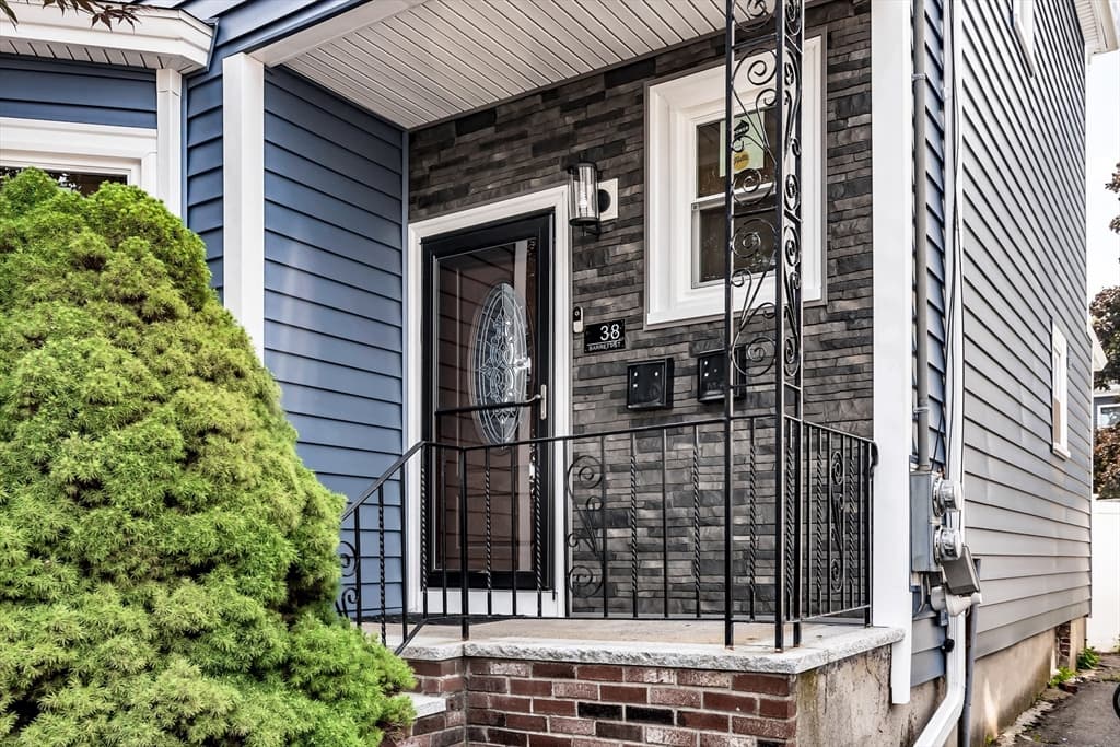 38 Barrett St, Revere MA 02151 photo 4