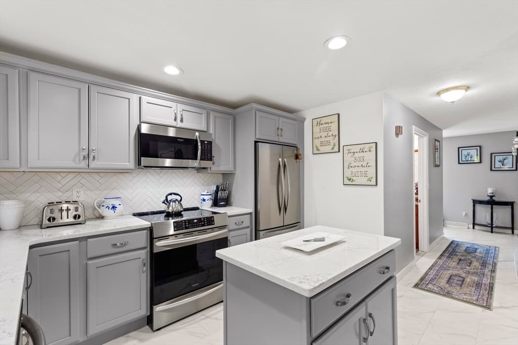 35 Pilgrim Village Road # 402, Taunton MA 02780 photo 13