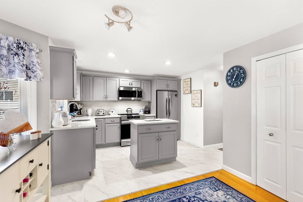 35 Pilgrim Village Road # 402, Taunton MA 02780 photo 11