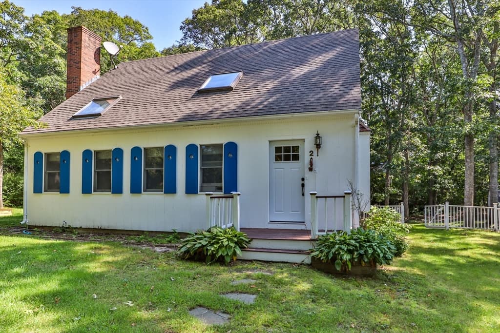 2 Sharon Ln, Sandwich MA 02644