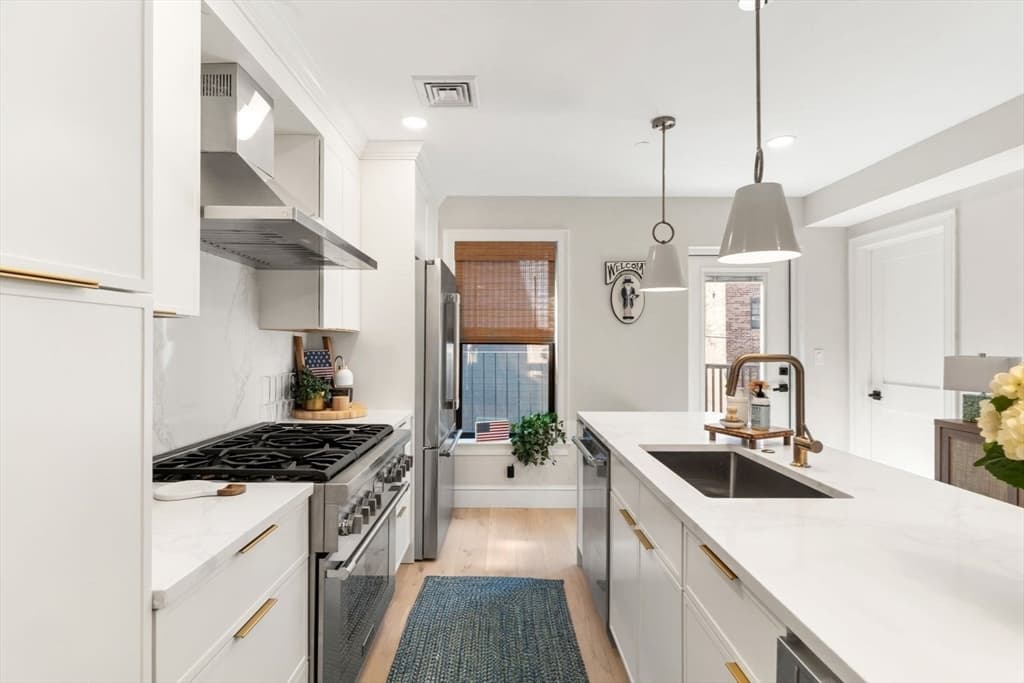 82 Endicott Street # 3, Boston MA 02113 photo 8