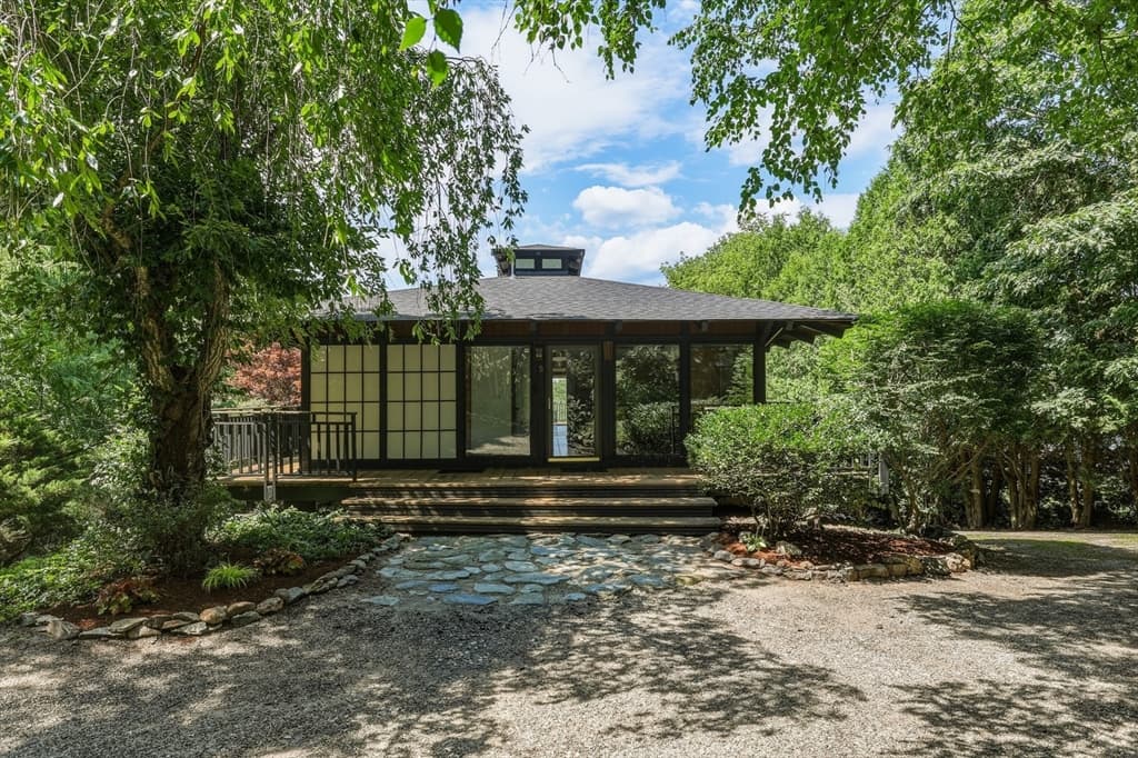 5 Laurel Ridge Dr, Belchertown MA 01007
