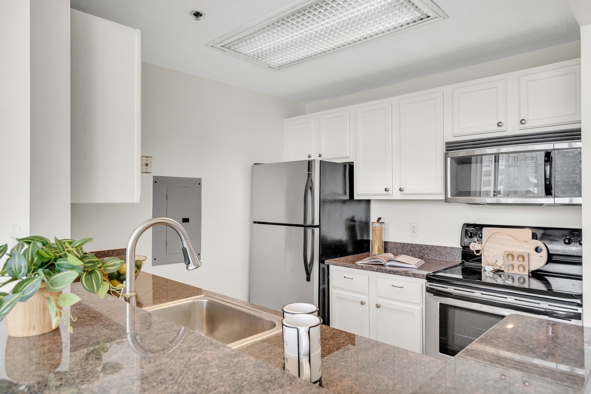 Condominium at 169 Monsignor Obrien Hwy # 715, Cambridge MA 02141, Cambridge, photo 9 of 41