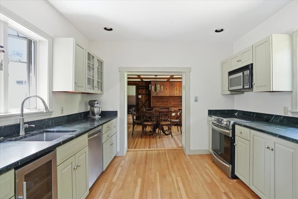 424 Main St, Hingham MA 02043 photo 3