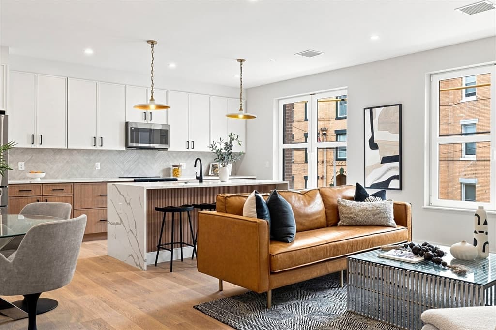 27 Guild Street # 302, Boston MA 02119
